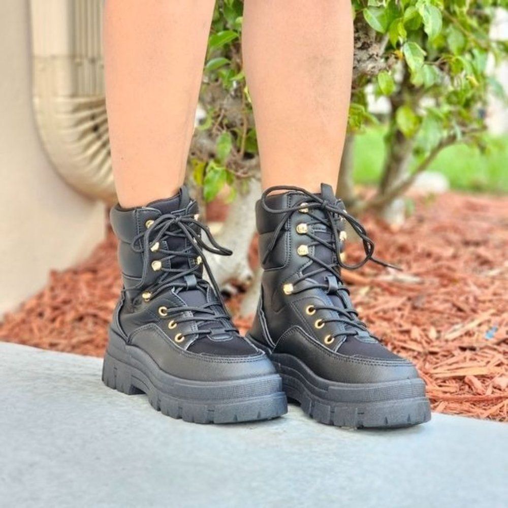 Black Women’s Platform Combat Boots Ankle Pull-On Style Faux Leather - Picture 5 of 6